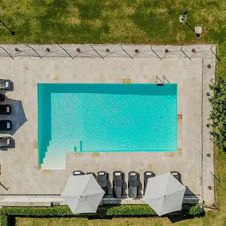 Leondina Villa *